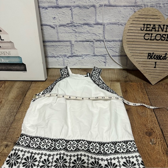 Ann Taylor Petite Embroidered Halter Midi Dress |
Size 0 - Picture 6 of 13